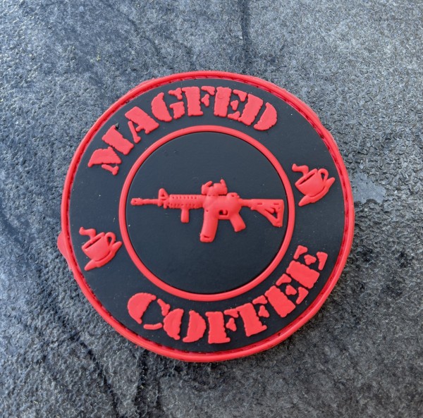 3D Rubberpatch: "MAGFED & COFFEE" rot auf schwarz