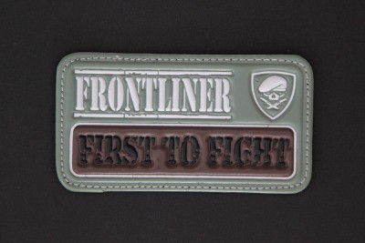 "FIRST TO FIGHT" in light green, aus der berühmten "FRONTLINER - Collection"