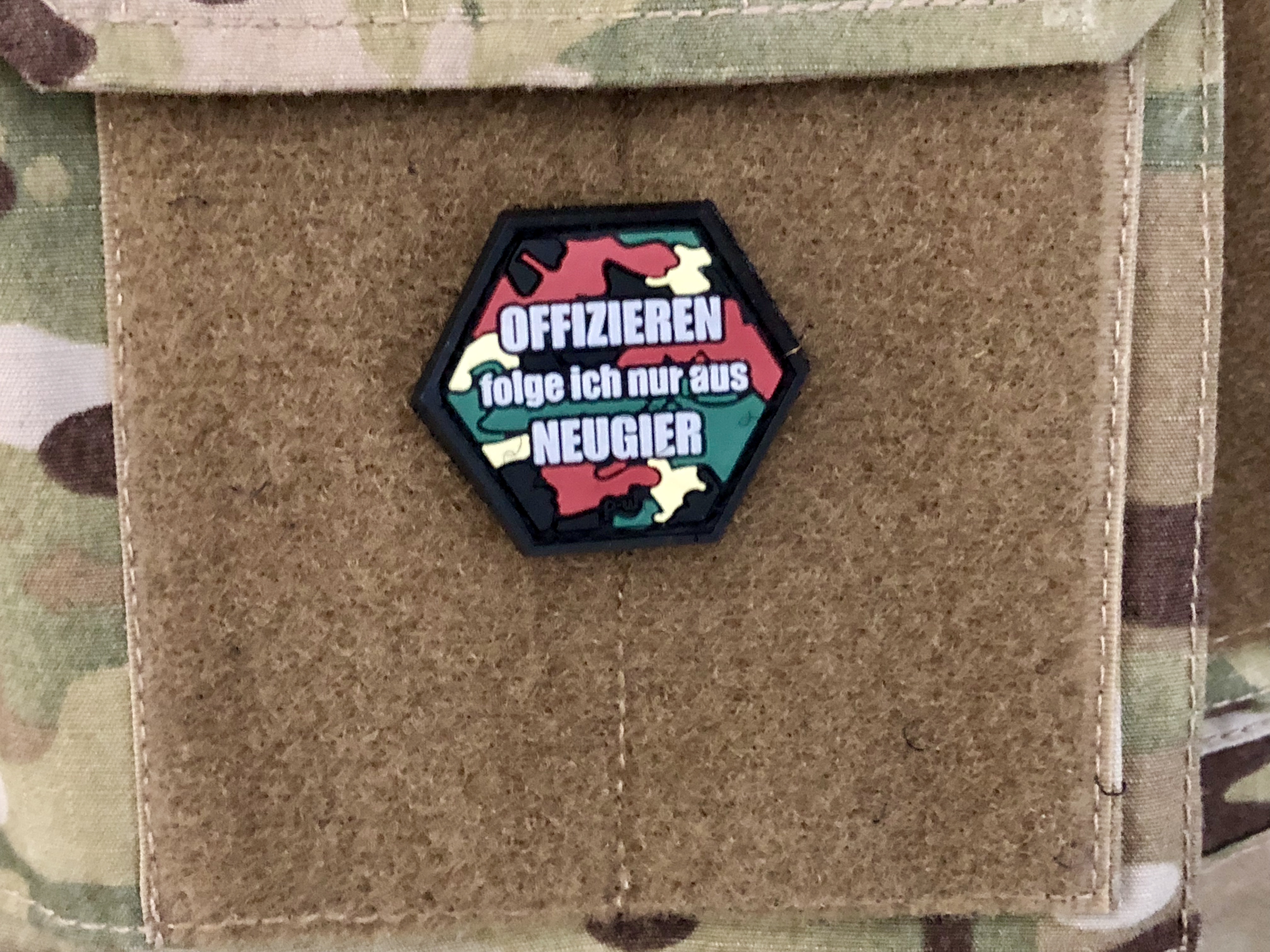 HEXPATCH: "OFFIZIEREN FOLGE ICH NUR AUS NEUGIER" HEXPATCH: "OFFIZIEREN FOLGE ICH NUR AUS NEUGIER"