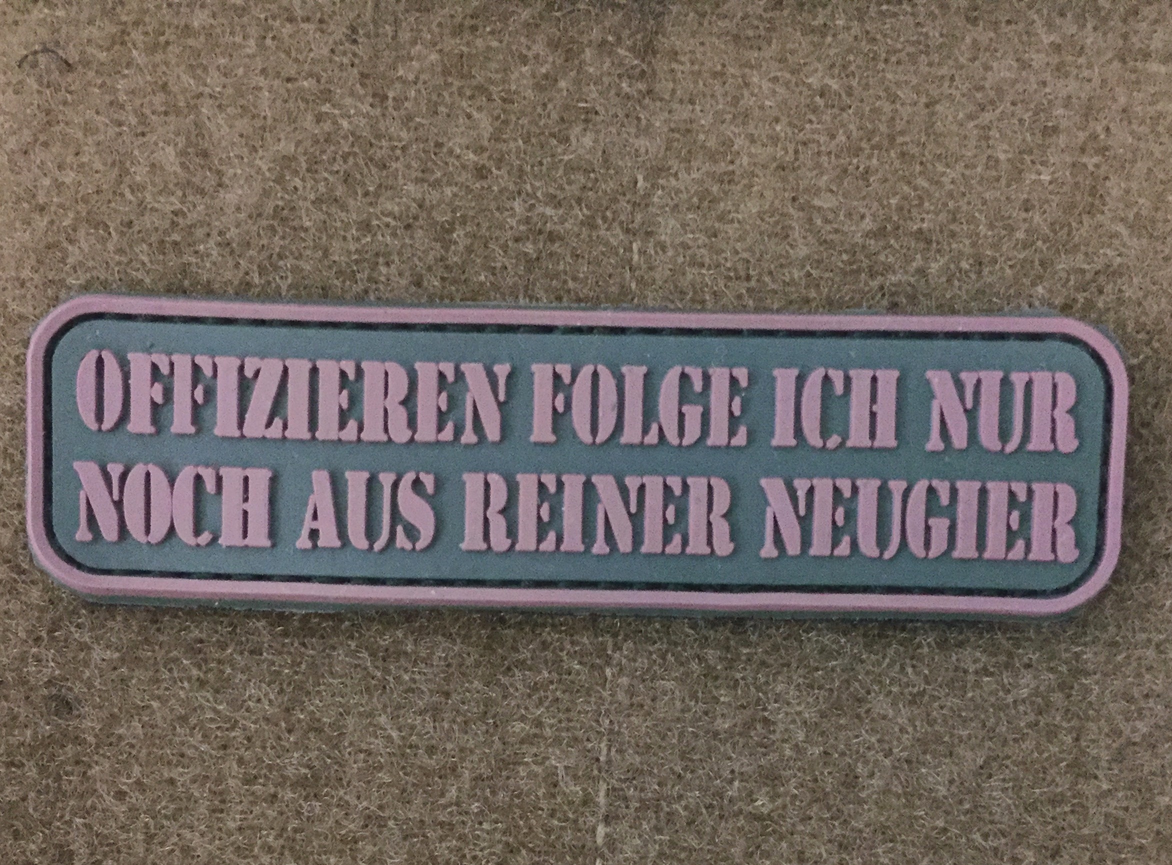 3D Rubberpatch: "OFFIZIEREN FOLGE ICH..." 3D Rubberpatch: "OFFIZIEREN FOLGE ICH..."