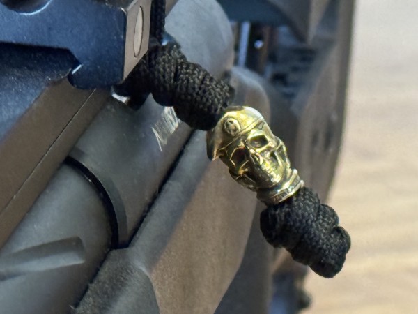 CHARM: "SOF" Anhänger paracord