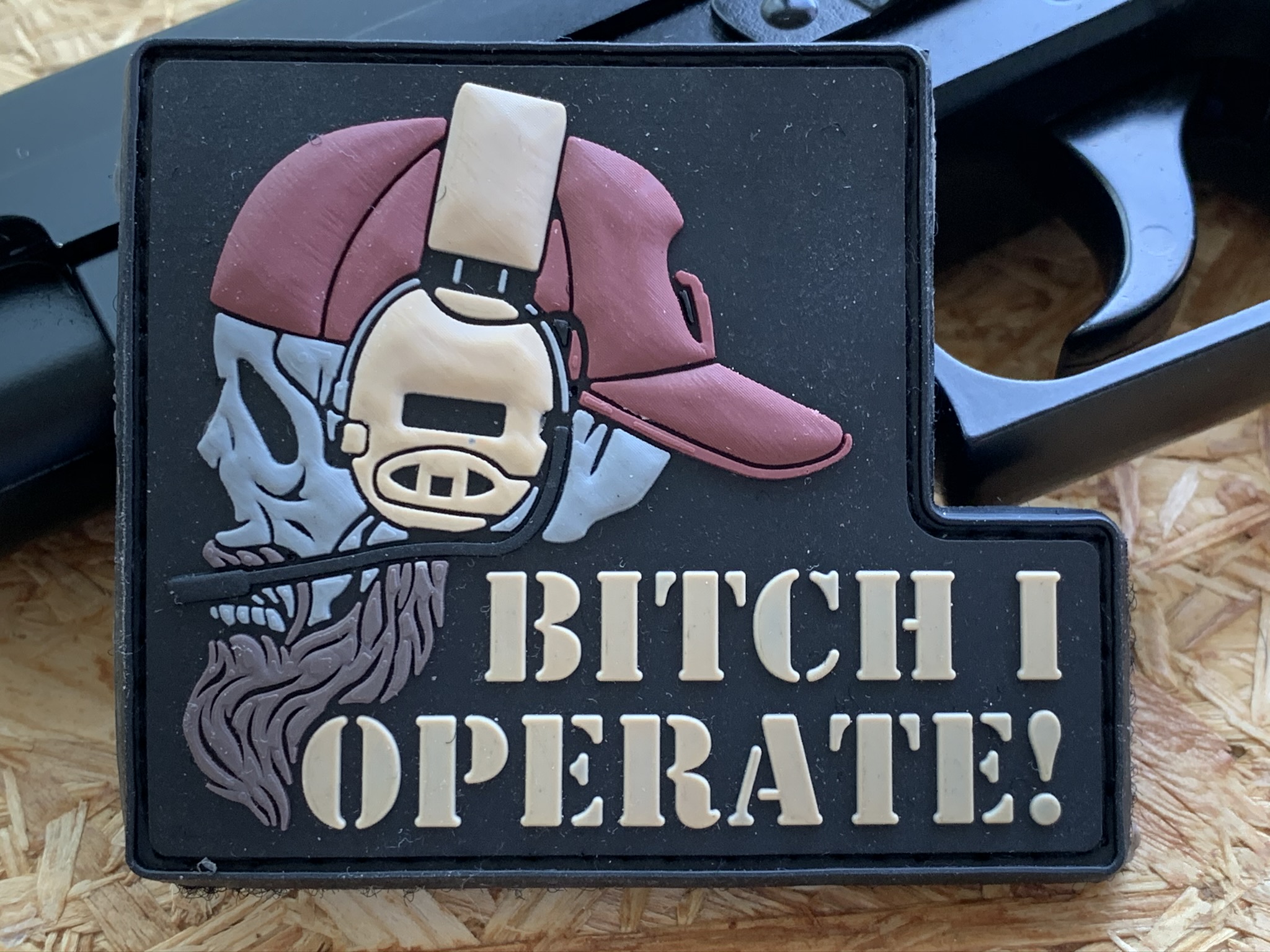 3D Rubberpatch: "Bitch I operate" – Bild 2
