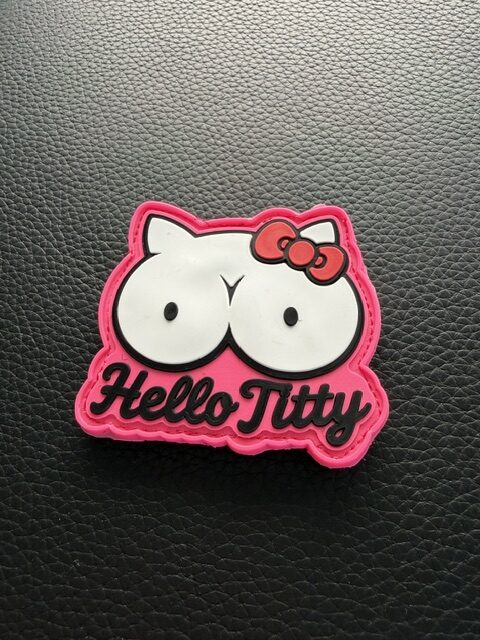 Hello Titty Patch | 3D Rubberpatch mit Klett – Bild 2